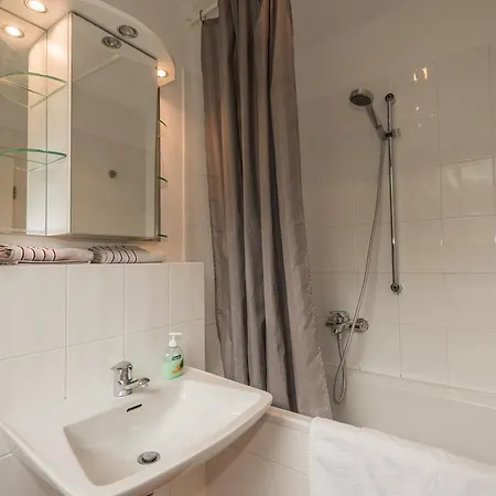 Garden House & East Park-apartments Πανσιόν