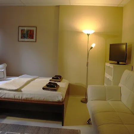 Πανσιόν Garden House & East Park-apartments 2*