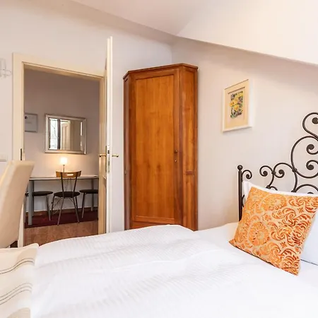 Πανσιόν Garden House & East Park-apartments