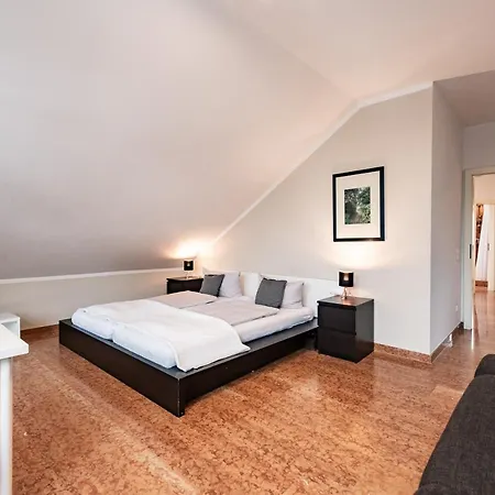 Garden House & East Park-apartments 2*