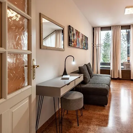 Πανσιόν Garden House & East Park-apartments