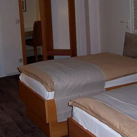 Garden House & East Park-apartments Penzion