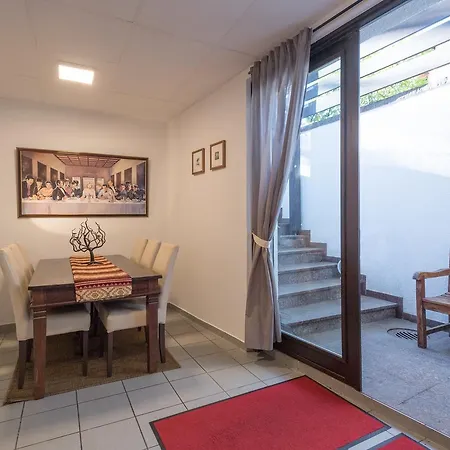 Garden House & East Park-apartments Maison d'hôtes