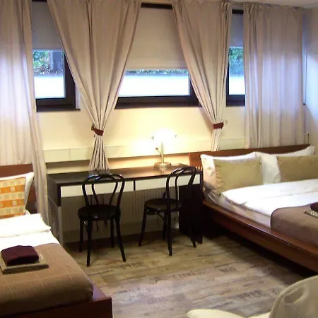 Maison d'hôtes Garden House & East Park-apartments 2*